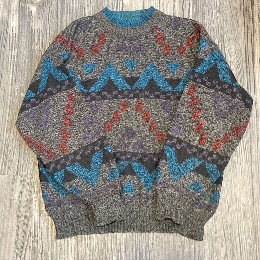 Men's Crewneck Sweater with Geometric Design - Gray, Blue, Red